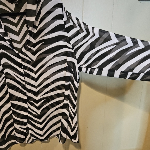 Lane Bryant  Button-Down Zebra Print Blouse – Black & White, Plus-Size 26/28 - Picture 2 of 5